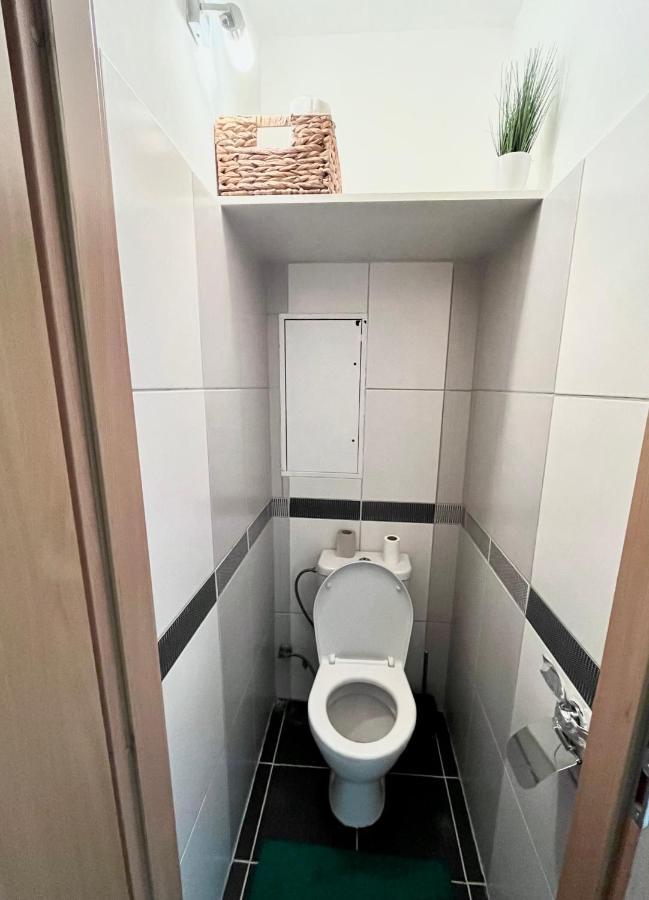Elegant Escape Apartment - Free Parking, Easy Access To City Centre Bratislava Exteriér fotografie