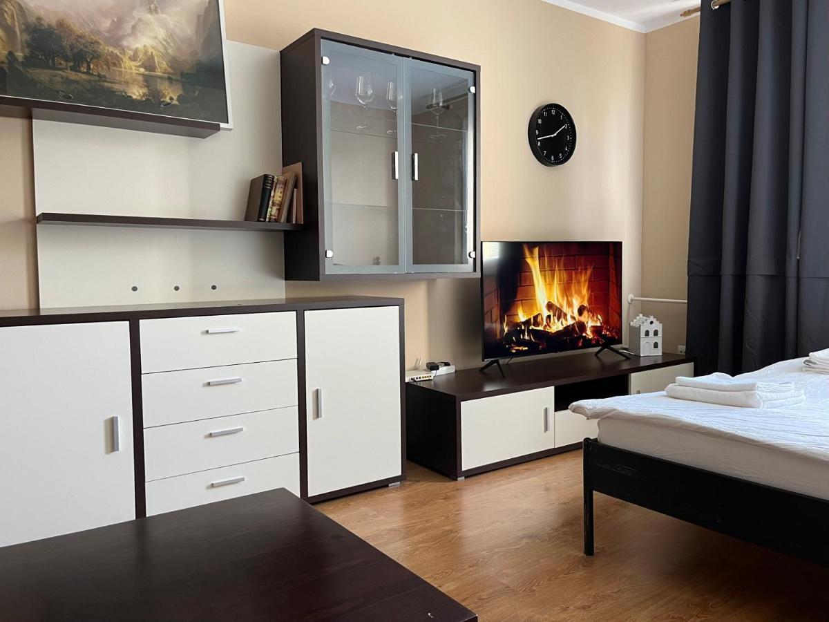Elegant Escape Apartment - Free Parking, Easy Access To City Centre Bratislava Exteriér fotografie