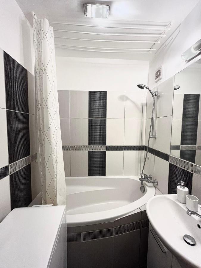 Elegant Escape Apartment - Free Parking, Easy Access To City Centre Bratislava Exteriér fotografie